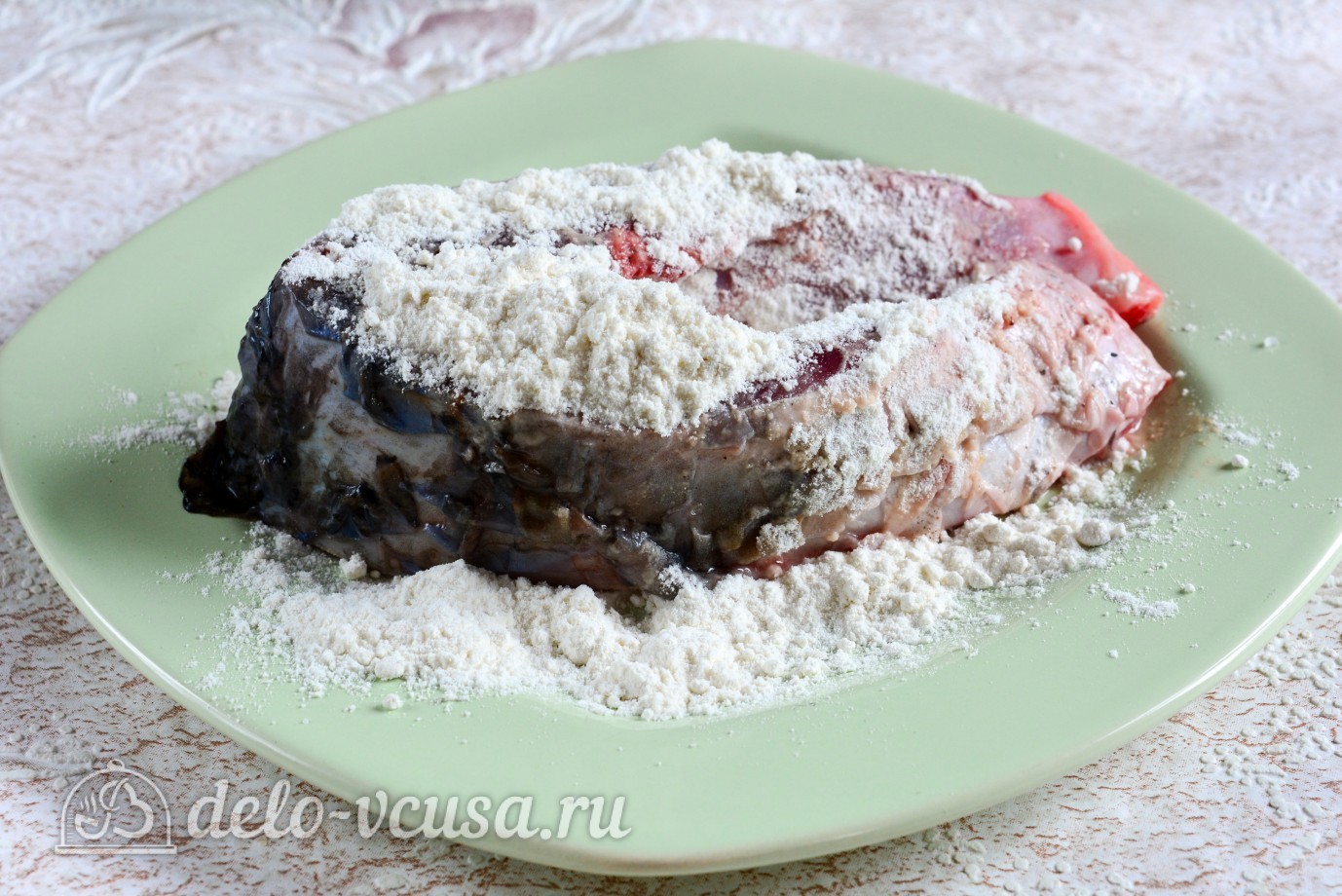 Шаг 2 приготовления Карп жареный в муке
