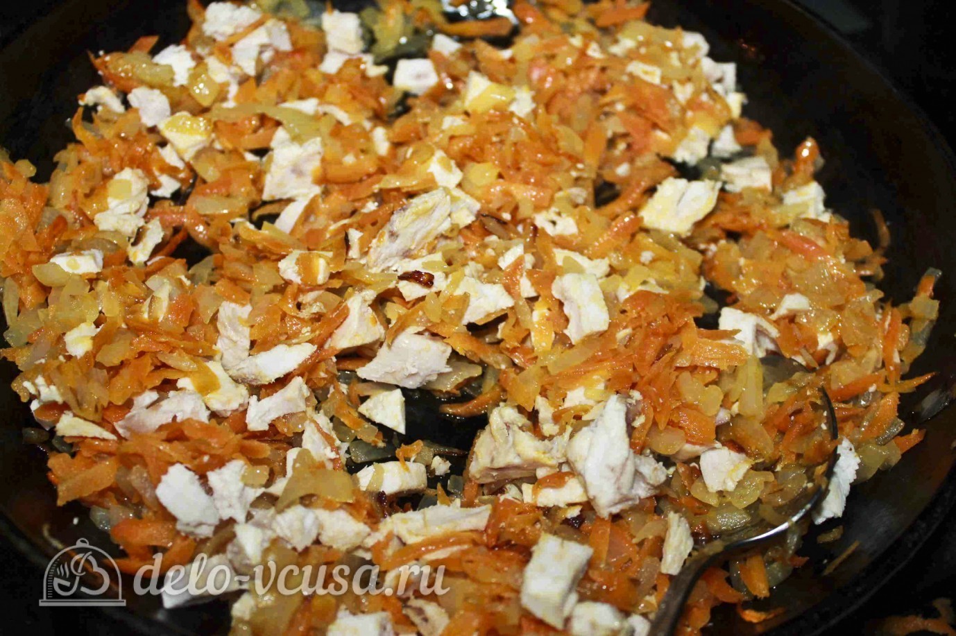 Шаг 3 приготовления Блины с курицей и морковью