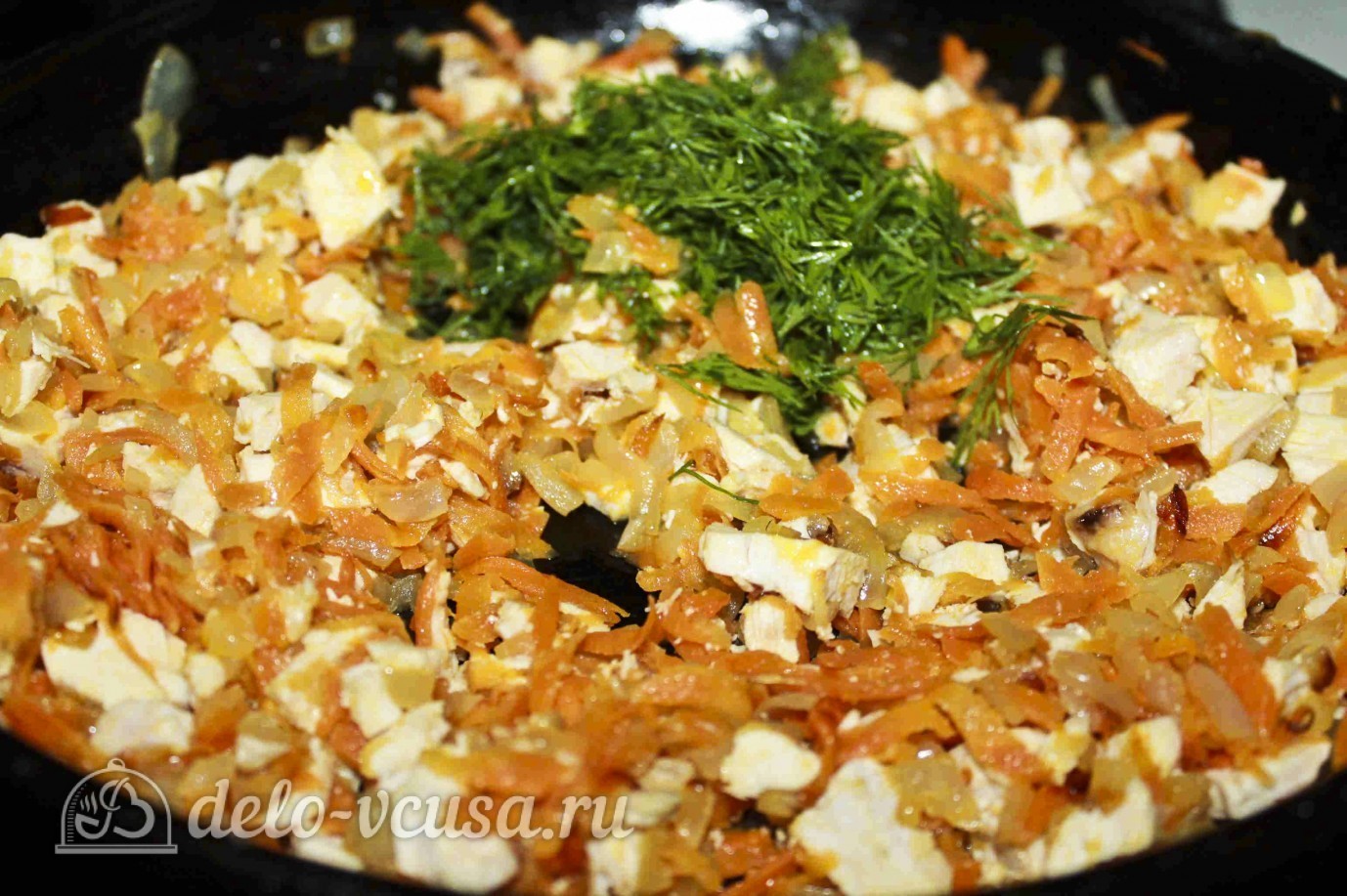 Шаг 5 приготовления Блины с курицей и морковью