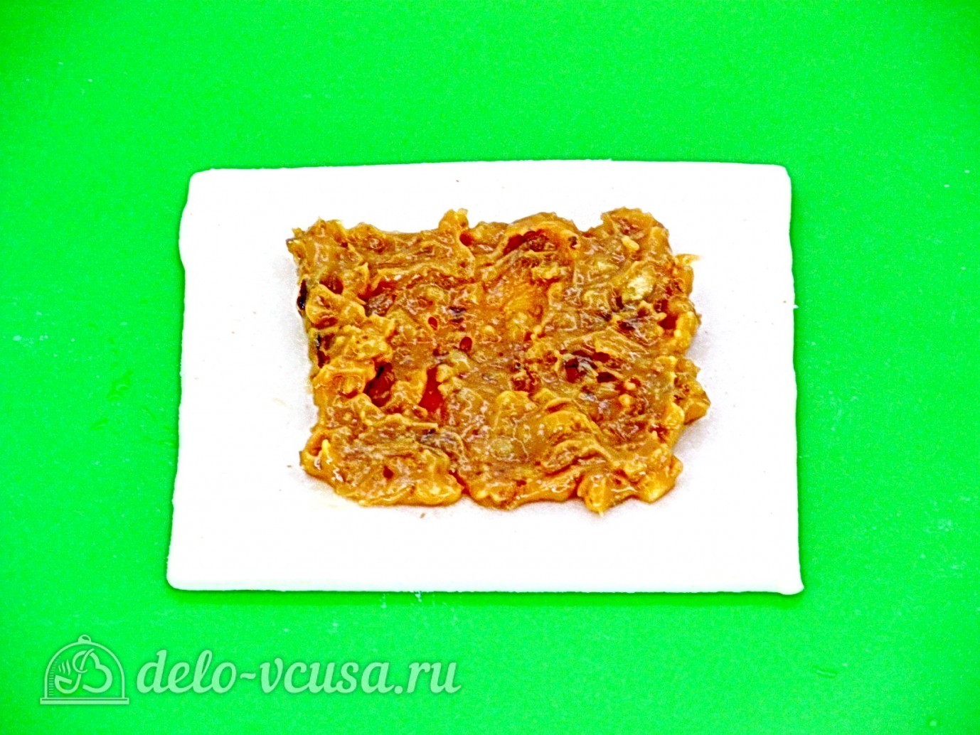 Шаг 7 приготовления Слойки с вареной сгущенкой и орехами