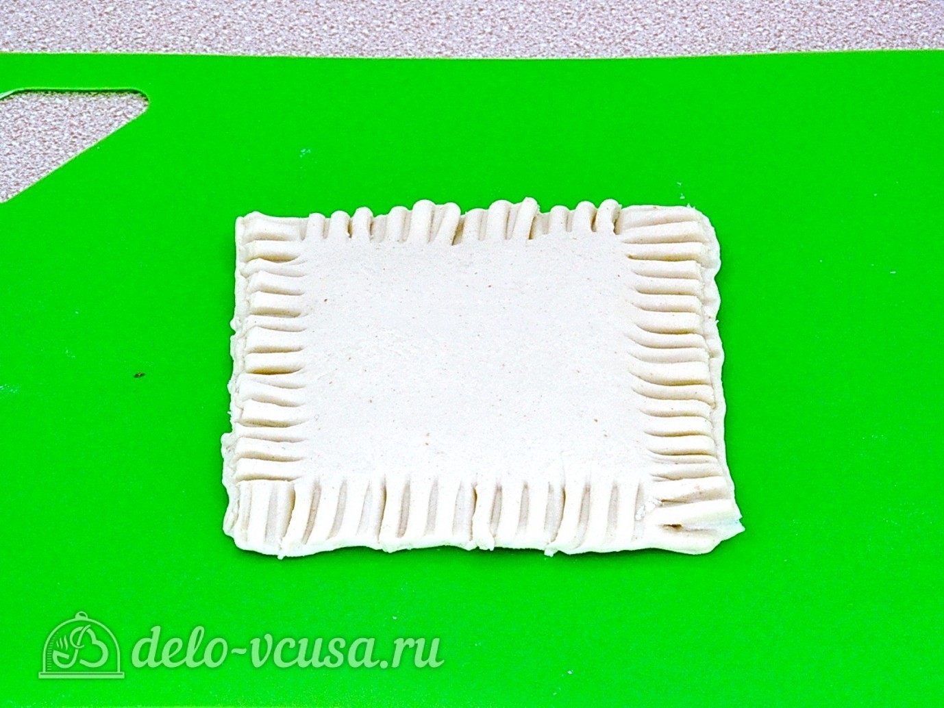 Шаг 8 приготовления Слойки с вареной сгущенкой и орехами