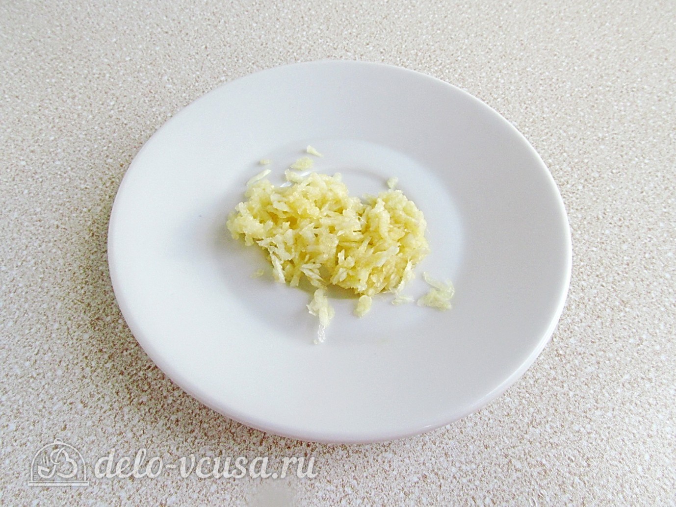 Шаг 2 приготовления Салат из ананасов с сыром и чесноком