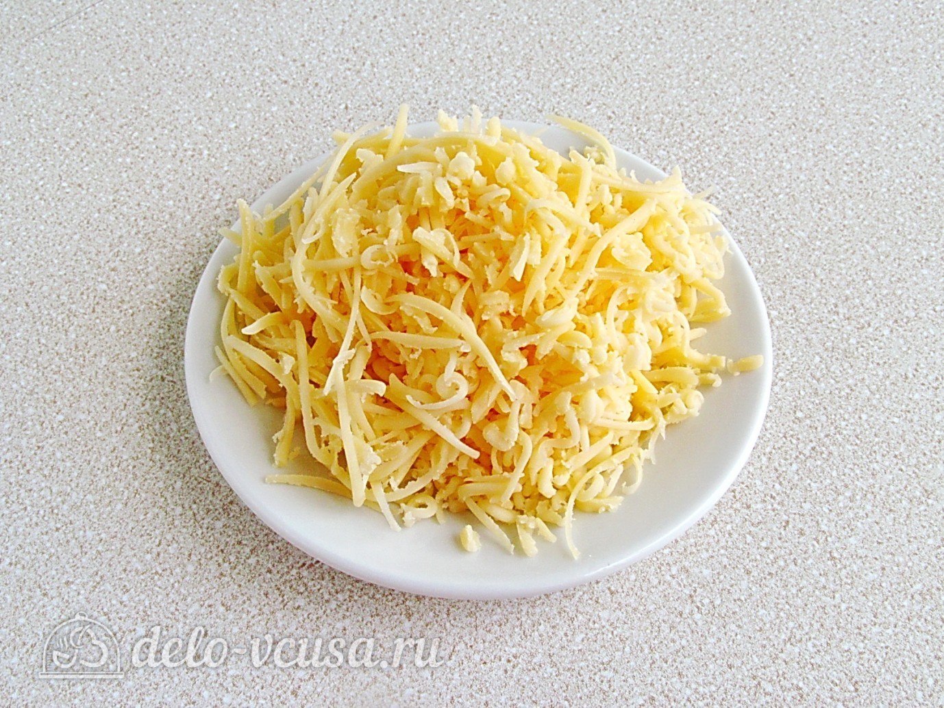 Шаг 3 приготовления Салат из ананасов с сыром и чесноком