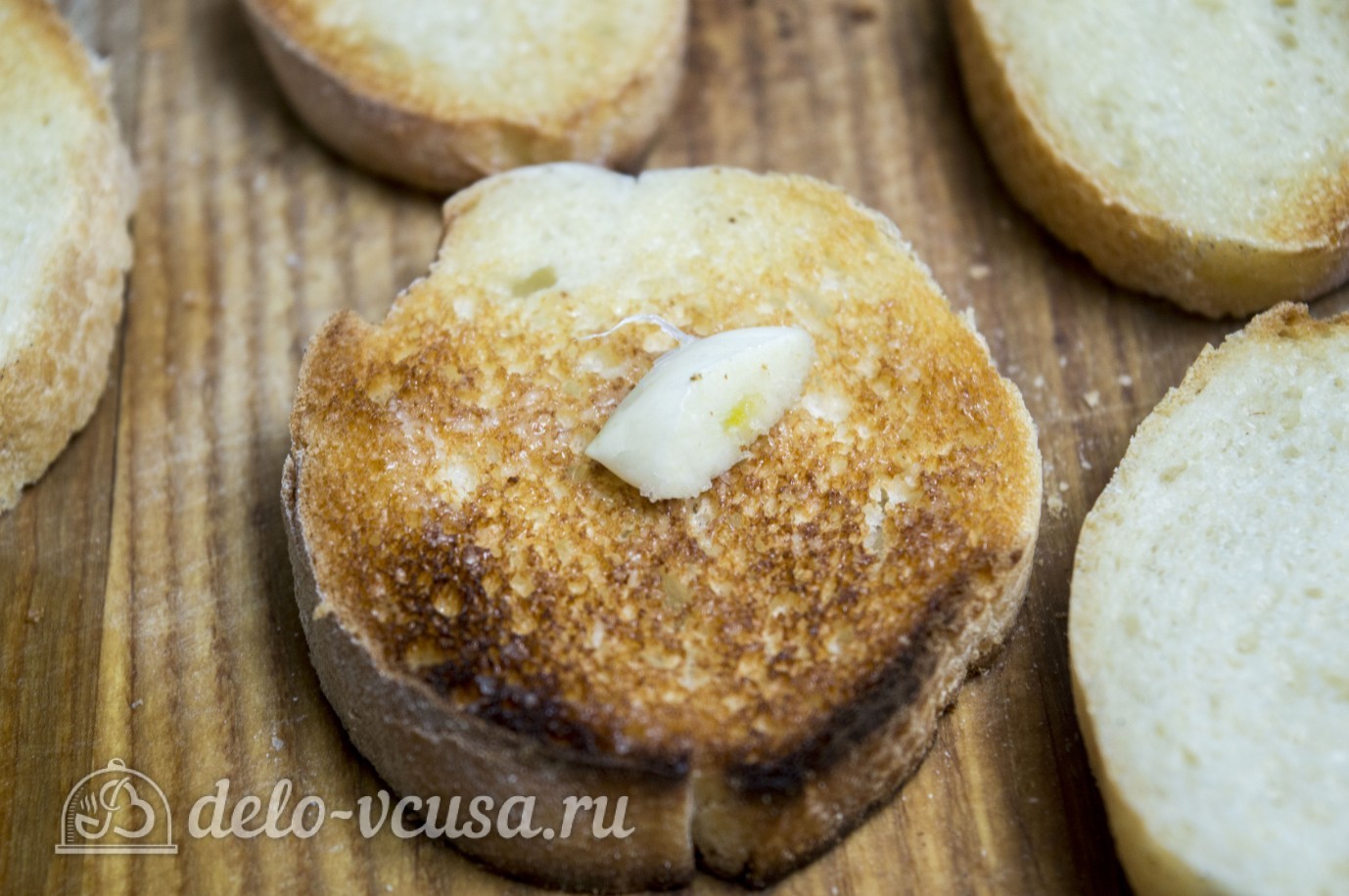 Шаг 4 приготовления Брускетта с помидорами и сыром