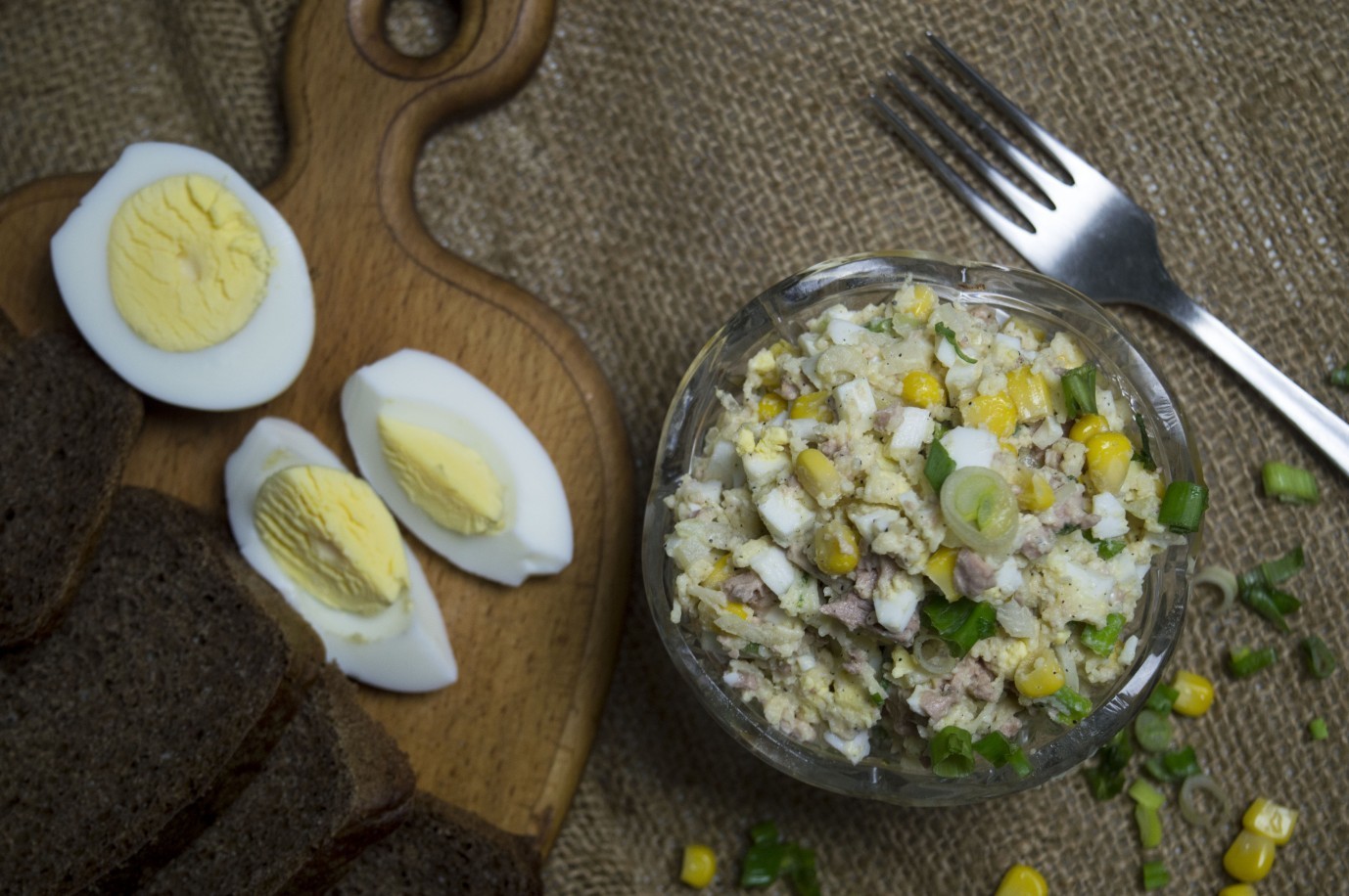 Обложка рецепта Салат с печенью трески и кукурузой