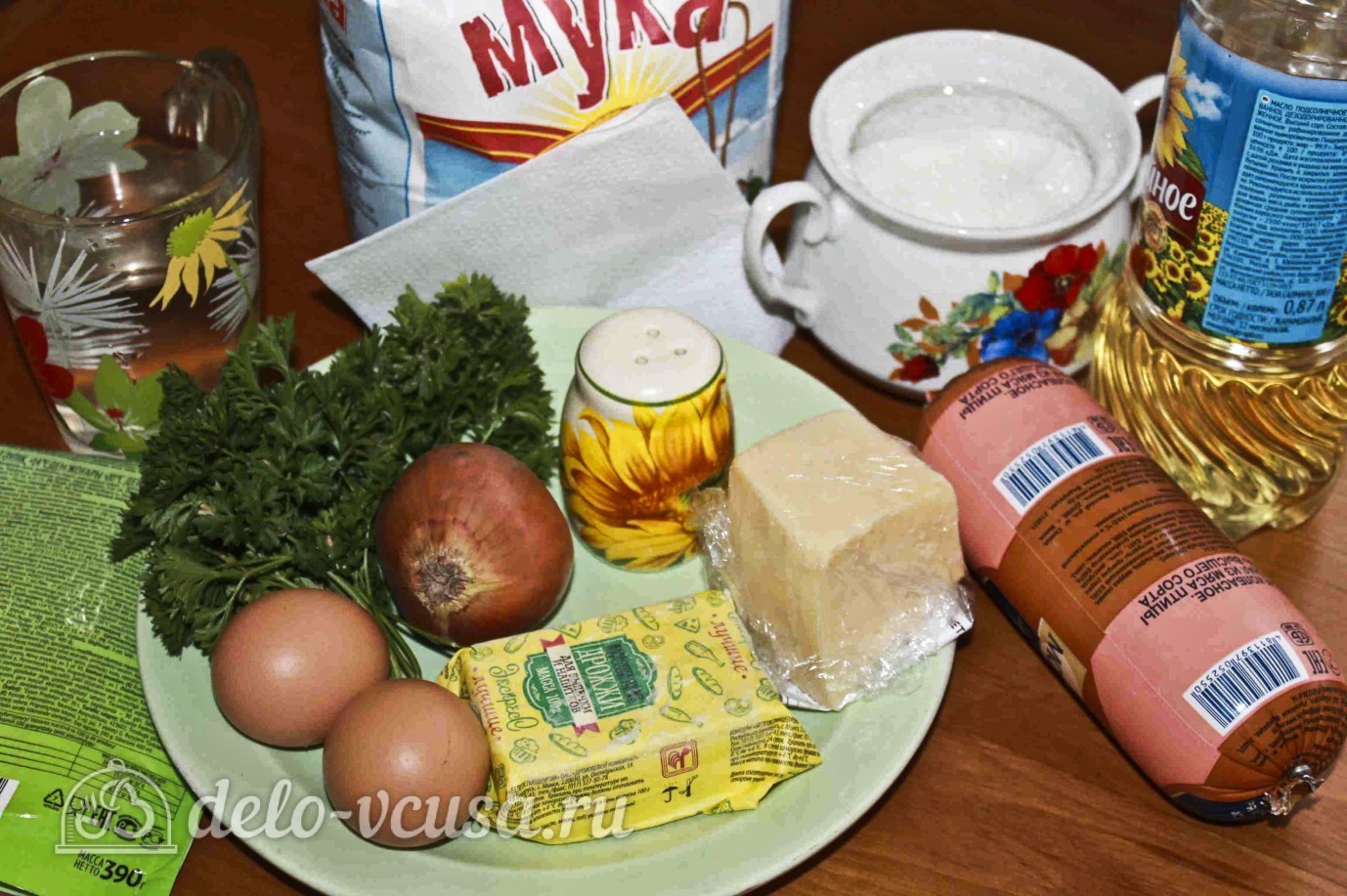 Ингредиенты Дрожжевые пирожки с колбасой и сыром Фото ингредиенты Дрожжевые пирожки с колбасой и сыром
