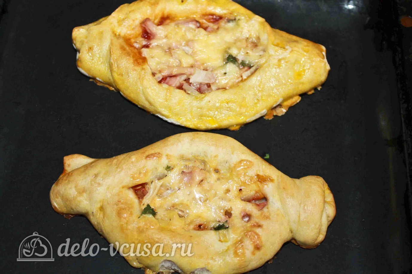 Шаг 10 приготовления Дрожжевые пирожки с колбасой и сыром