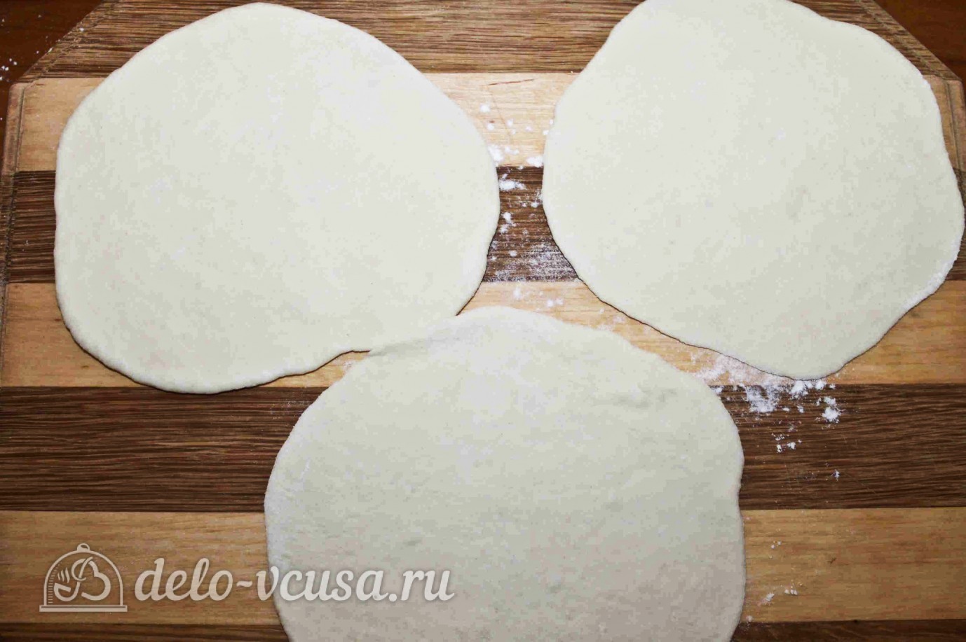 Шаг 7 приготовления Дрожжевые пирожки с колбасой и сыром