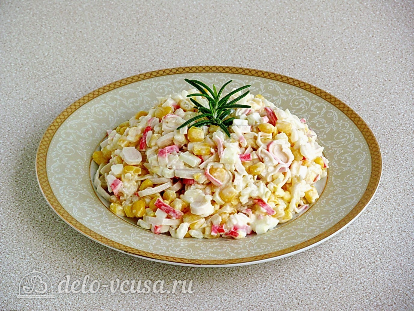 Шаг 9 приготовления Крабовый салат с рисом и кукурузой