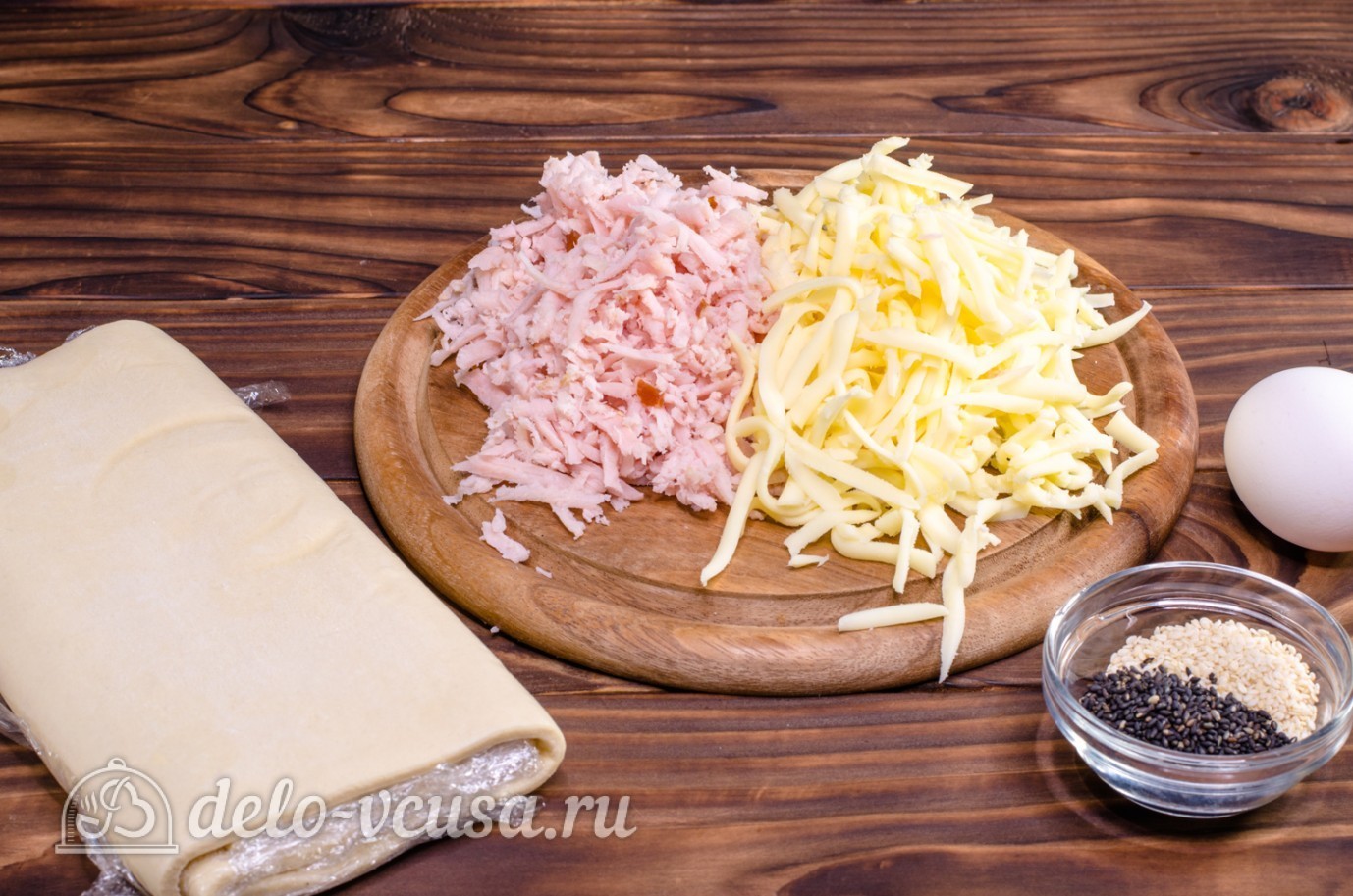 Шаг 1 приготовления Пирог улитка с сыром и ветчиной