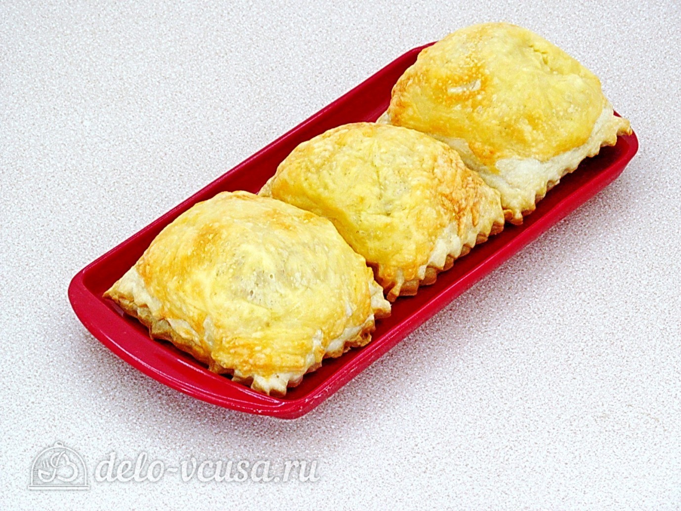 Шаг 13 приготовления Слойки с сосисками