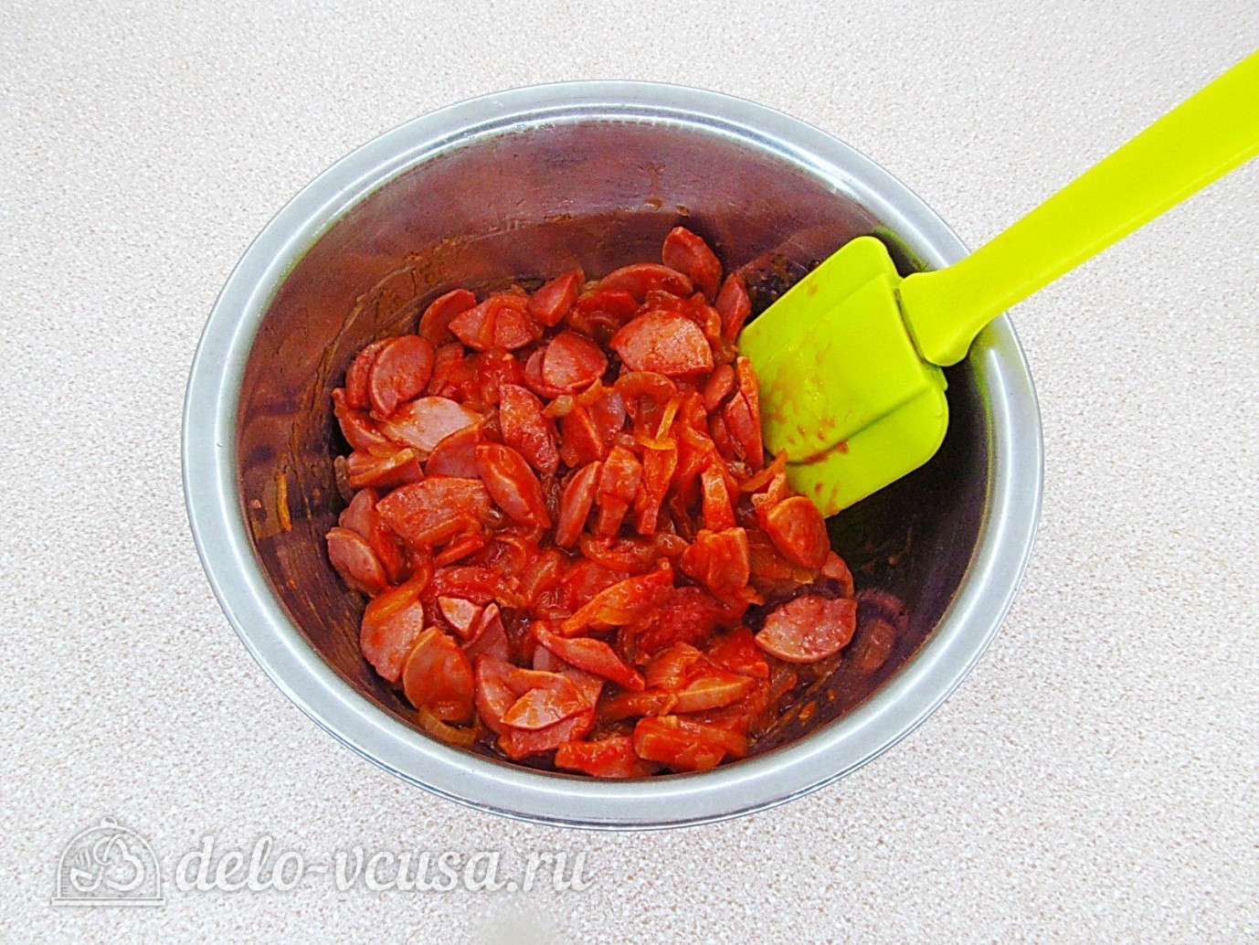 Шаг 7 приготовления Слойки с сосисками