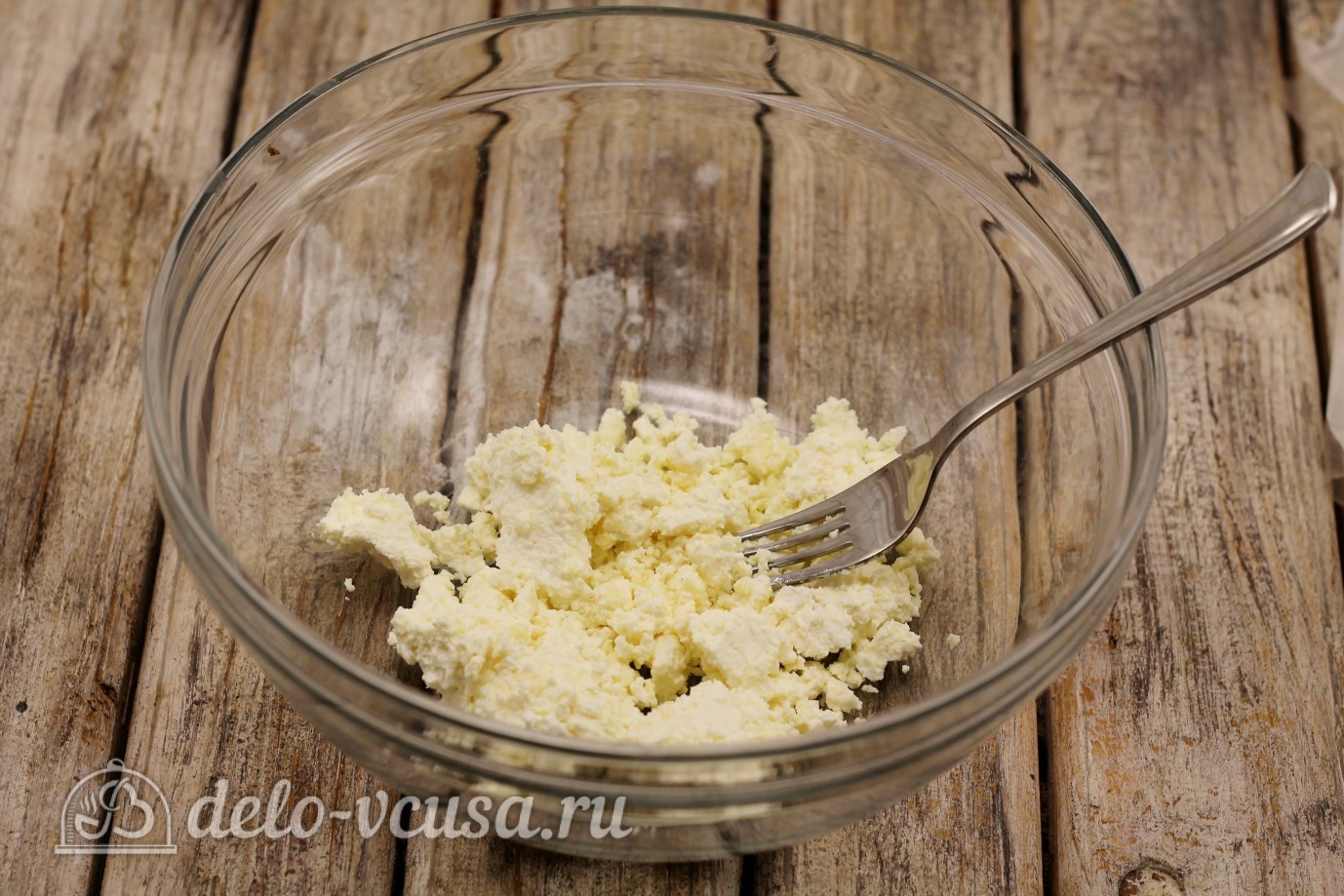 Шаг 1 приготовления Сырники с кукурузным крахмалом по Дюкану