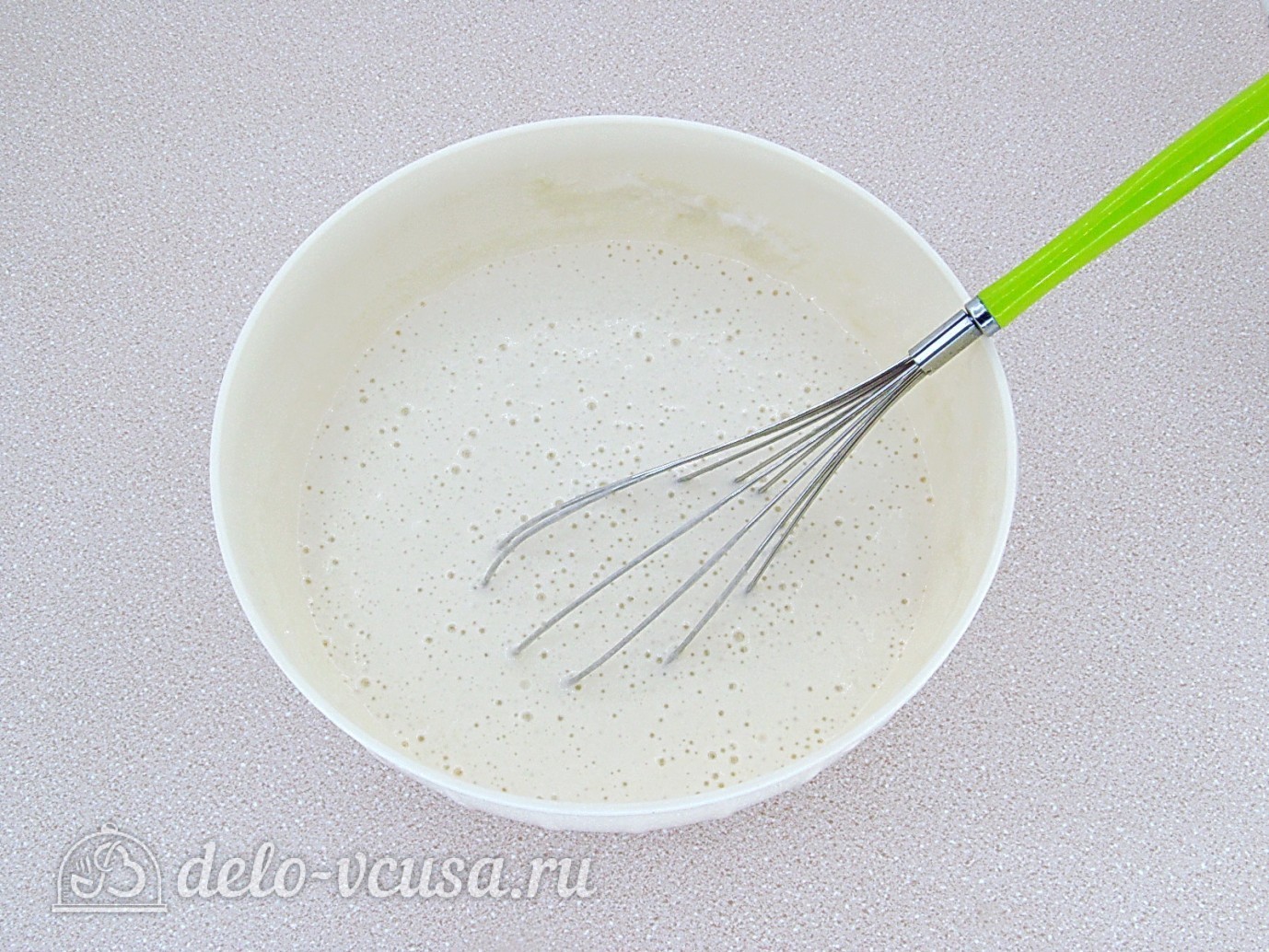 Шаг 11 приготовления Блины с яблоками и брусникой