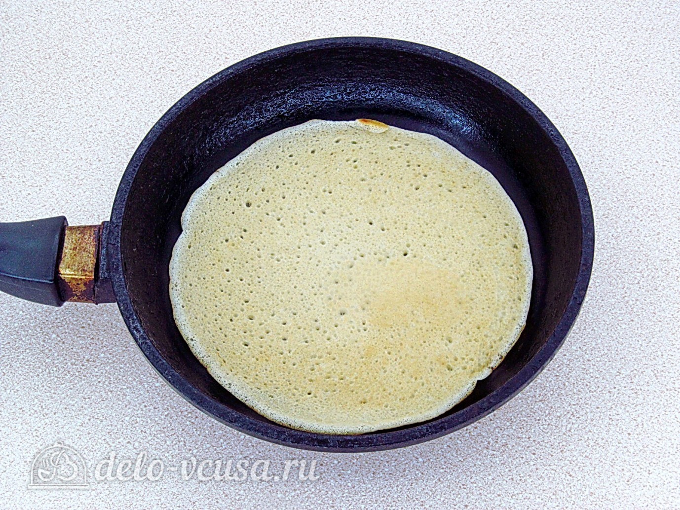 Шаг 12 приготовления Блины с яблоками и брусникой