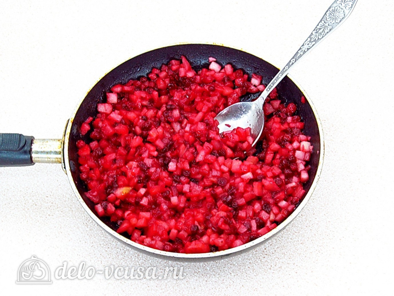 Шаг 17 приготовления Блины с яблоками и брусникой