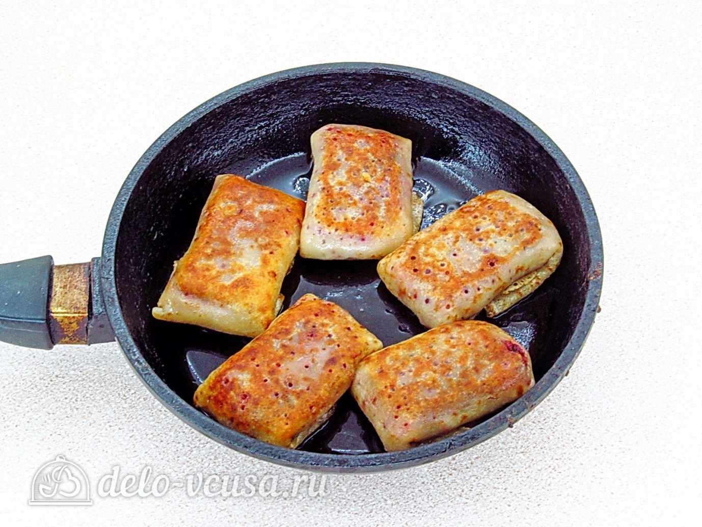 Шаг 19 приготовления Блины с яблоками и брусникой