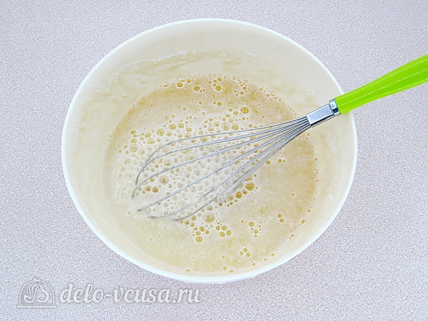 Шаг 7 приготовления Блины с яблоками и брусникой