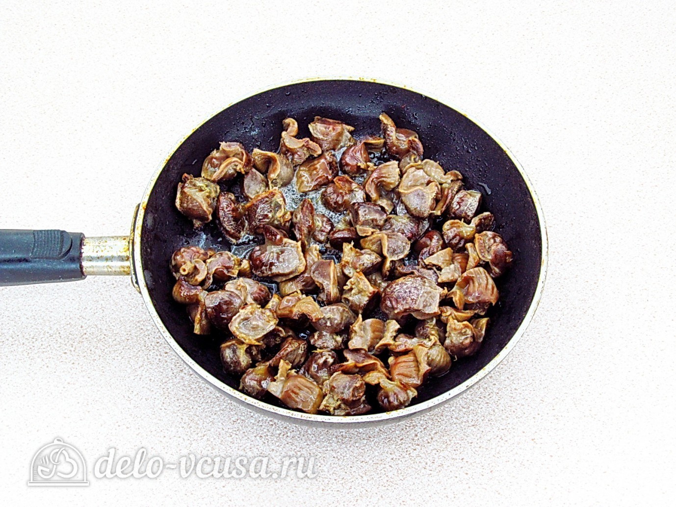 Шаг 3 приготовления Блинчики с куриными желудками и рисом