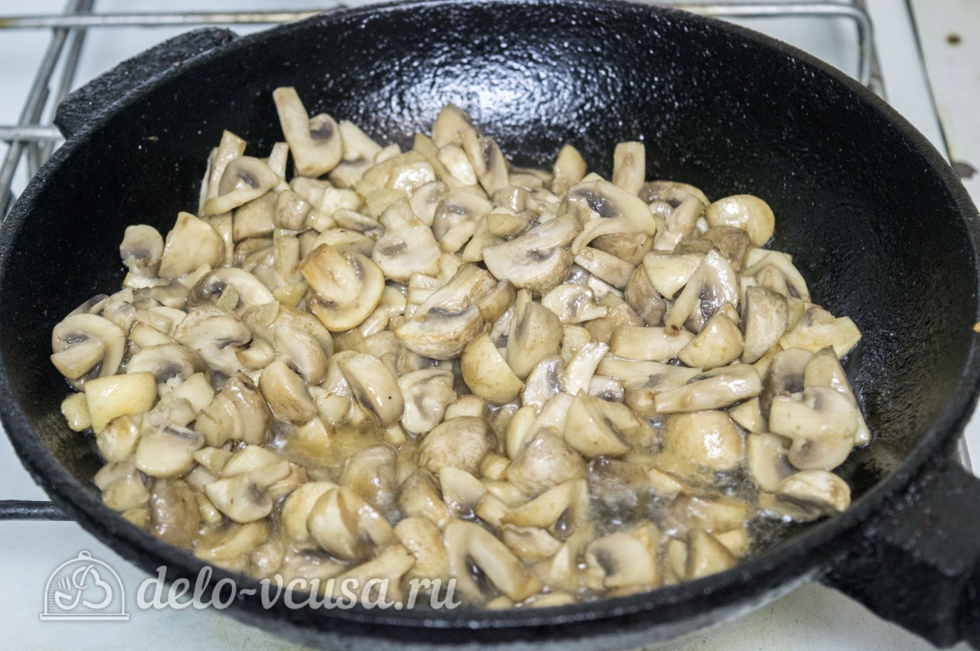 Шаг 5 приготовления Куриные ножки с грибами в соусе