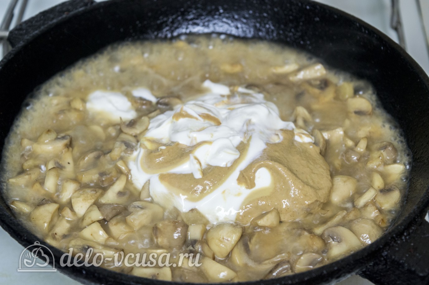 Шаг 6 приготовления Куриные ножки с грибами в соусе