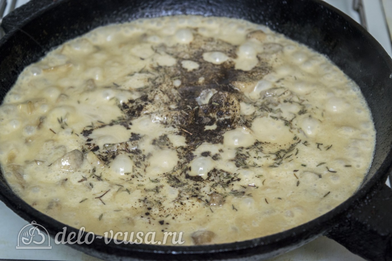 Шаг 7 приготовления Куриные ножки с грибами в соусе