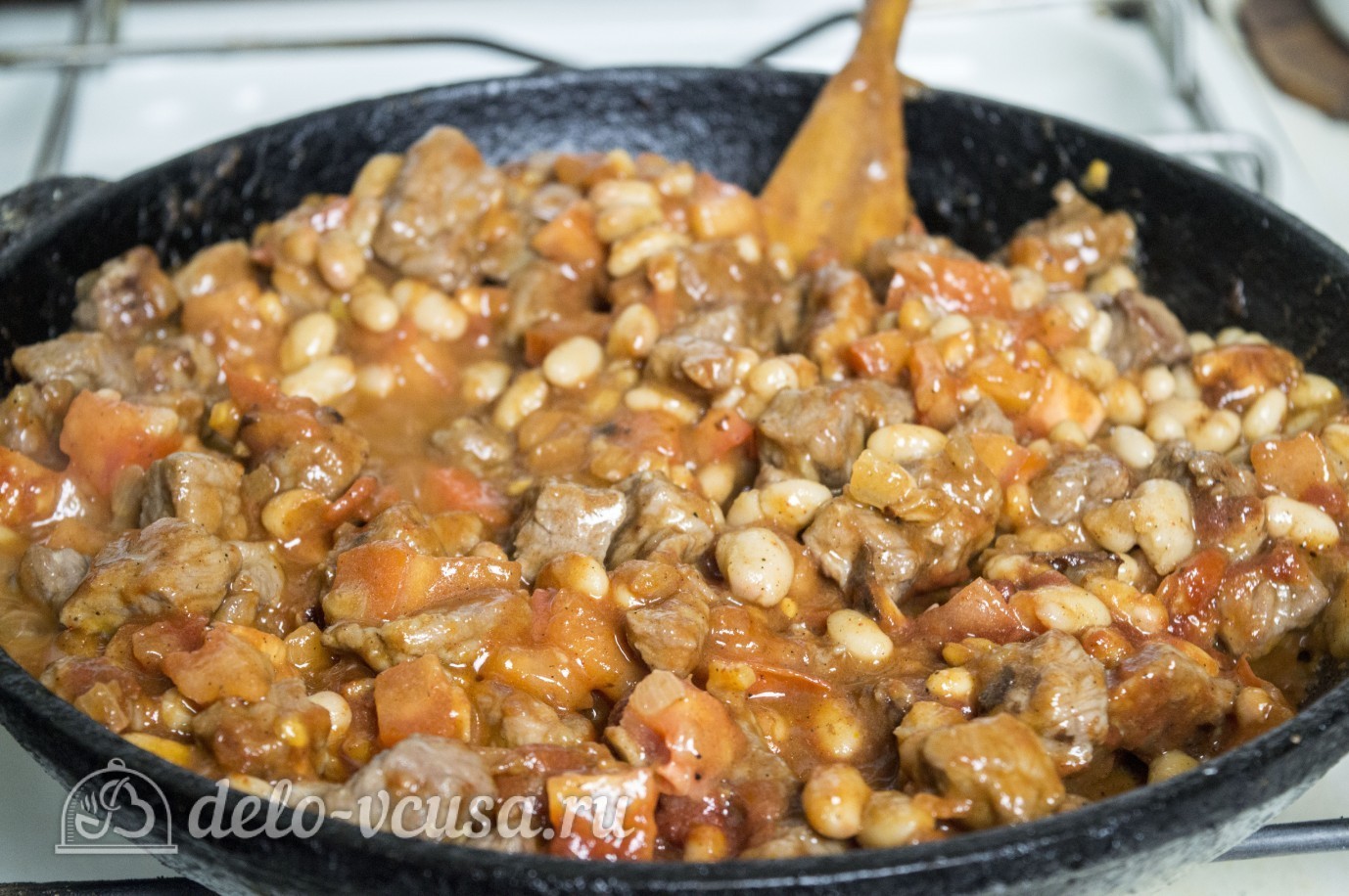 Шаг 7 приготовления Мясо с фасолью в томатном соусе
