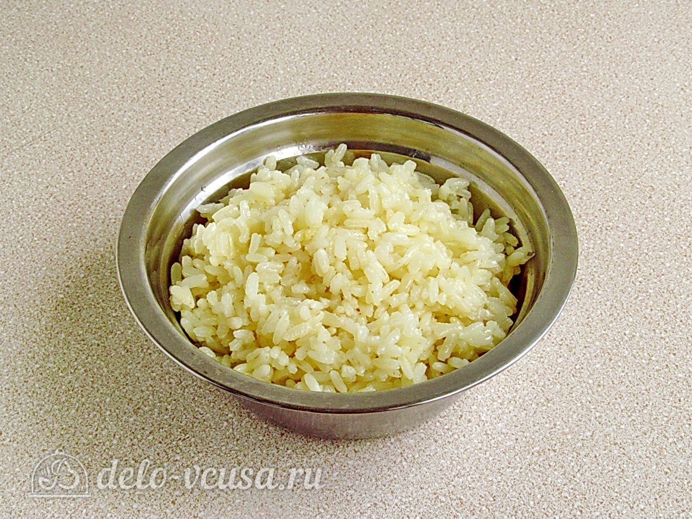 Шаг 2 приготовления Крабовый салат с рисом и огурцом