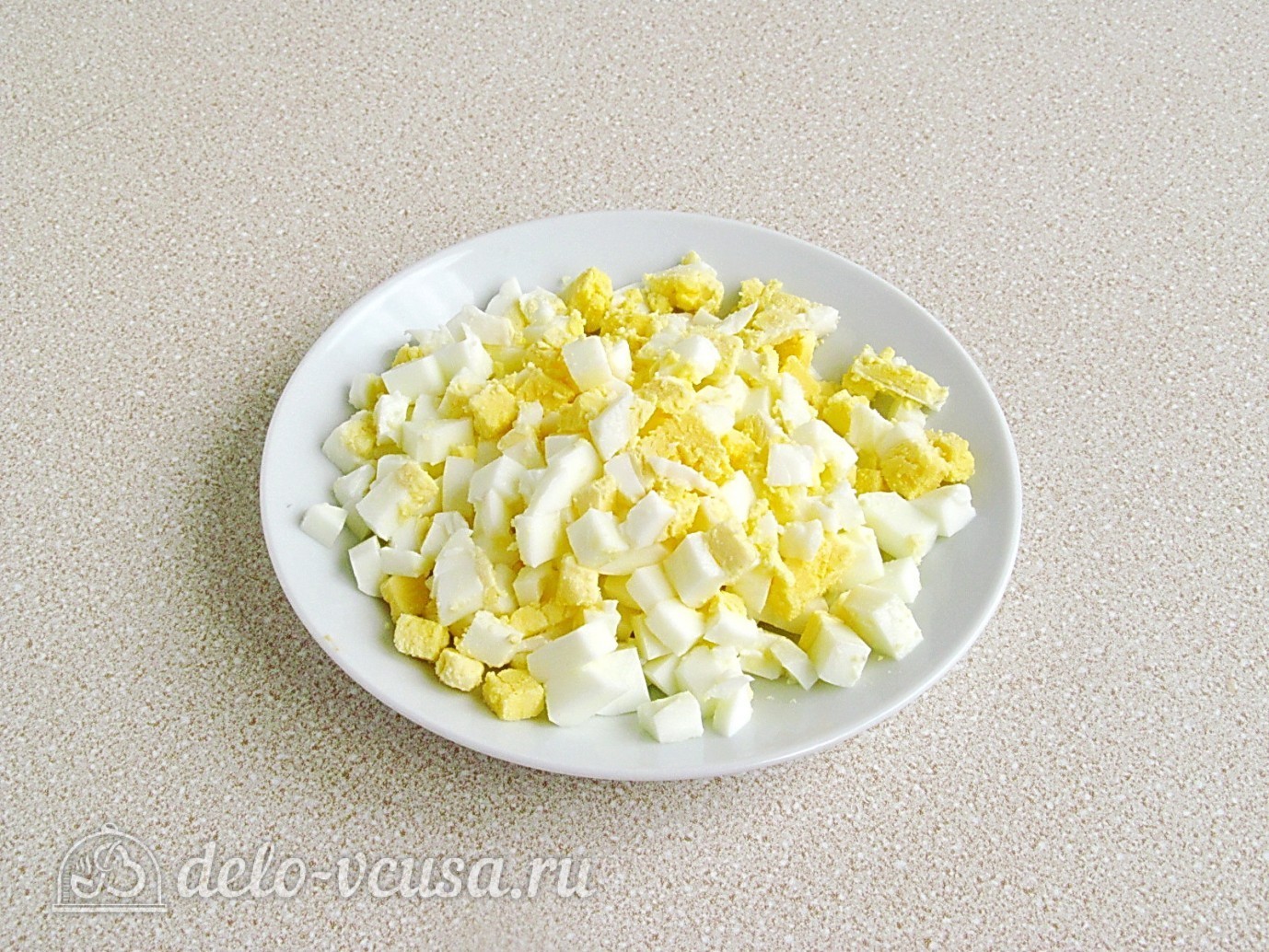Шаг 3 приготовления Крабовый салат с рисом и огурцом
