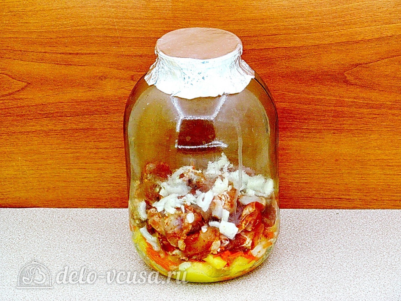 Шаг 10 приготовления Курица с картошкой в банке