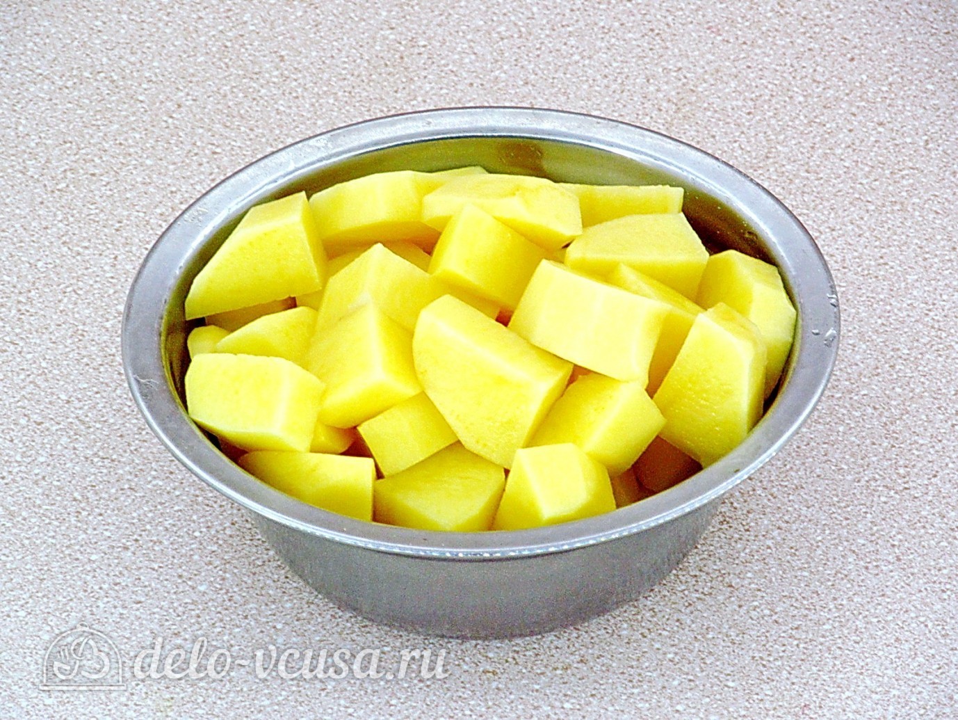 Шаг 4 приготовления Курица с картошкой в банке