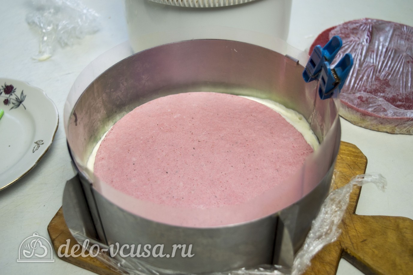 Шаг 25 приготовления Лимонно-клубничный муссовый торт
