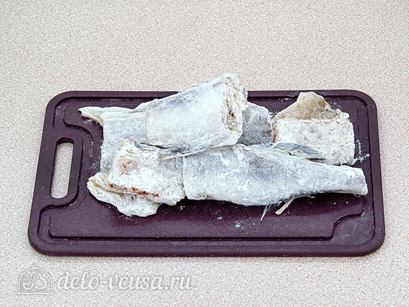 Шаг 2 приготовления Салат из жареной рыбы