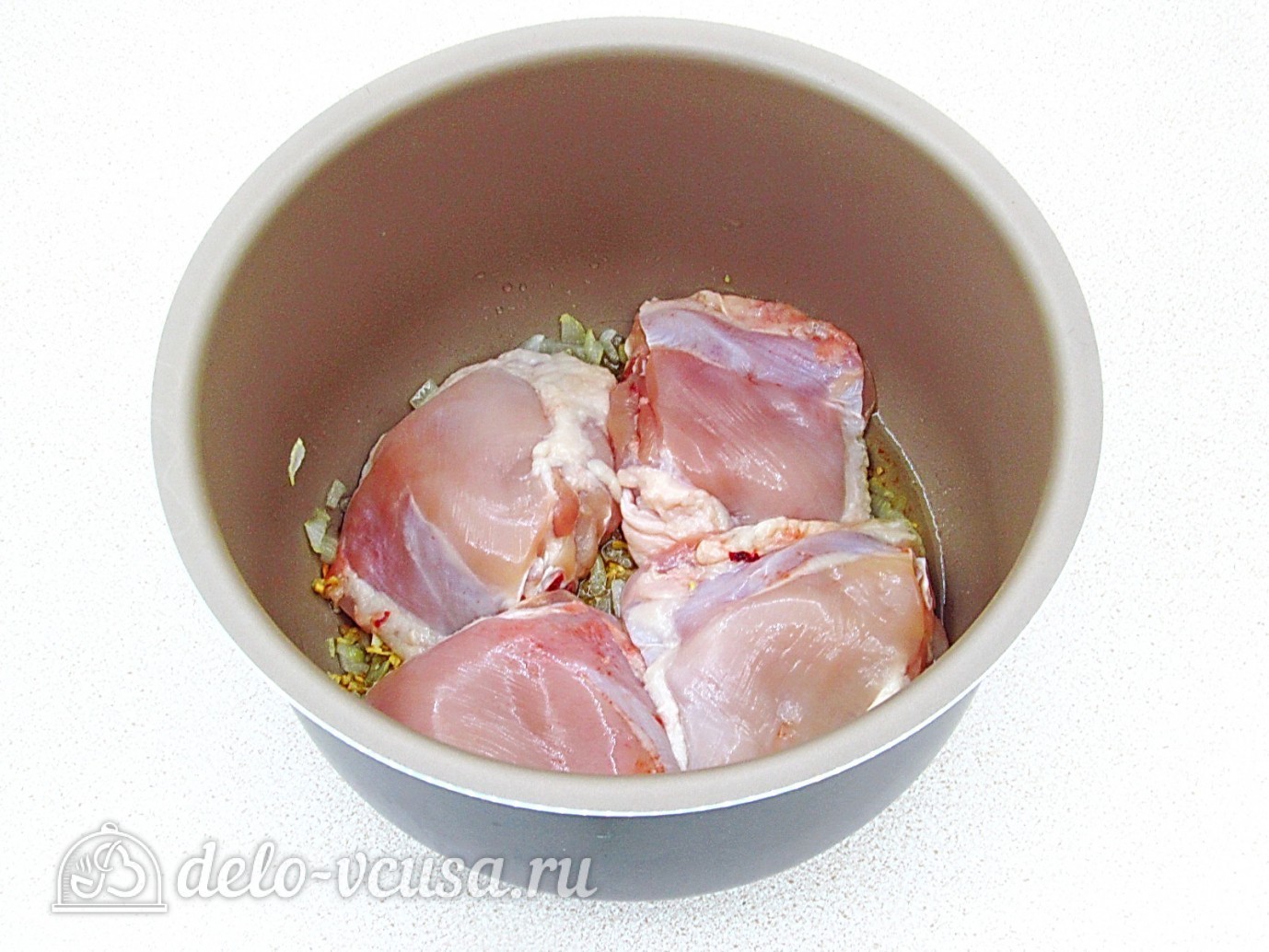 Шаг 5 приготовления Курица в томатном соусе в мультиварке