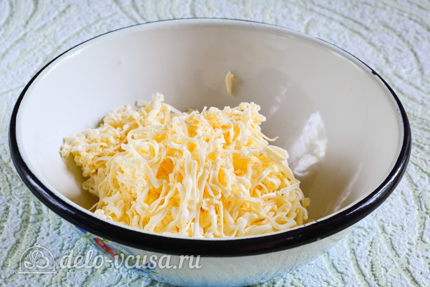 Шаг 3 приготовления Помидоры фаршированные сыром и чесноком