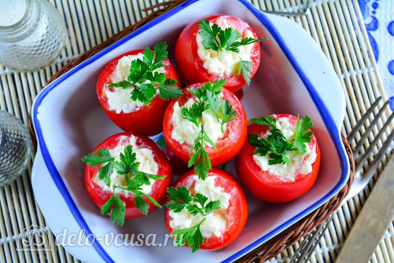 Шаг 7 приготовления Помидоры фаршированные сыром и чесноком