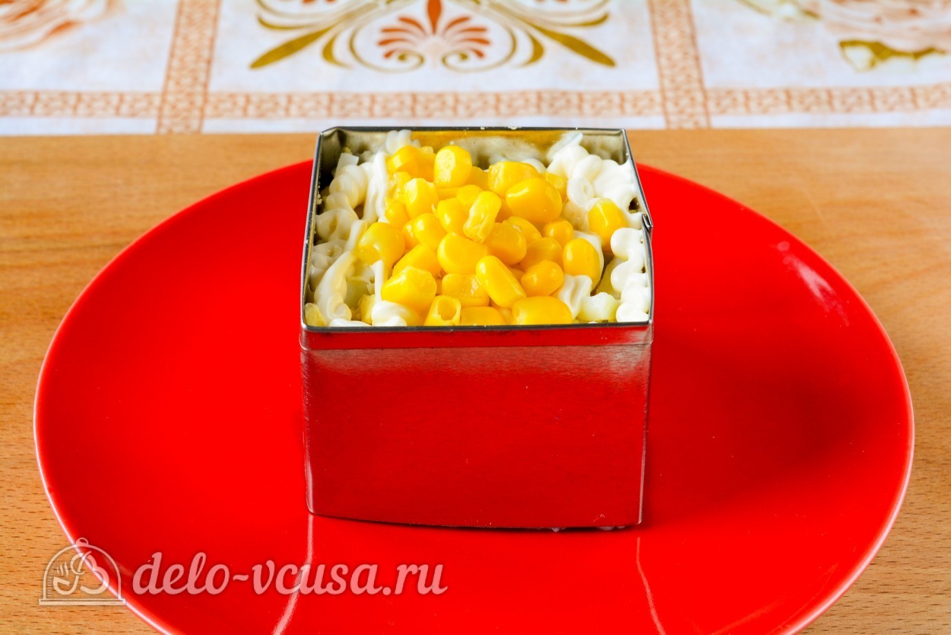 Шаг 4 приготовления Крабовый салат с рисом, яйцом и огурцом
