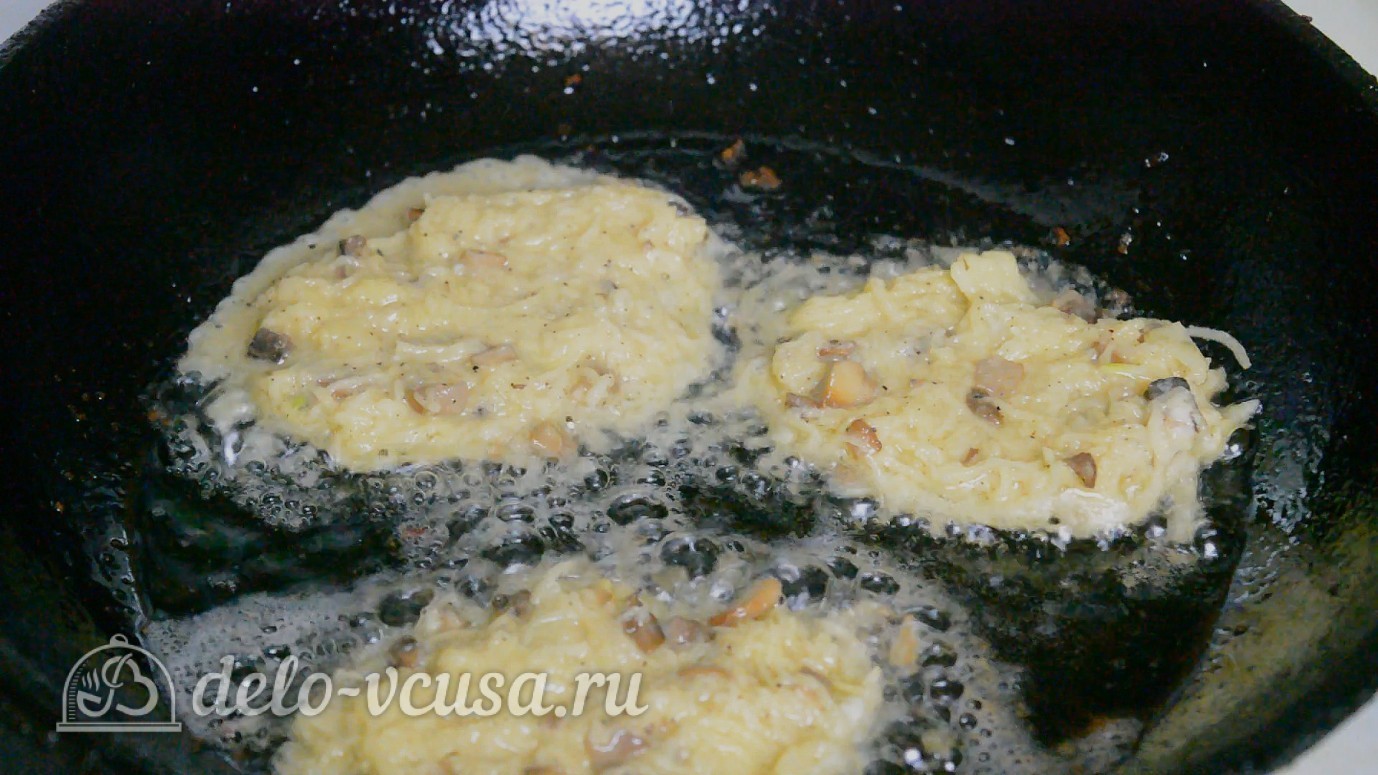 Шаг 5 приготовления Драники с грибами