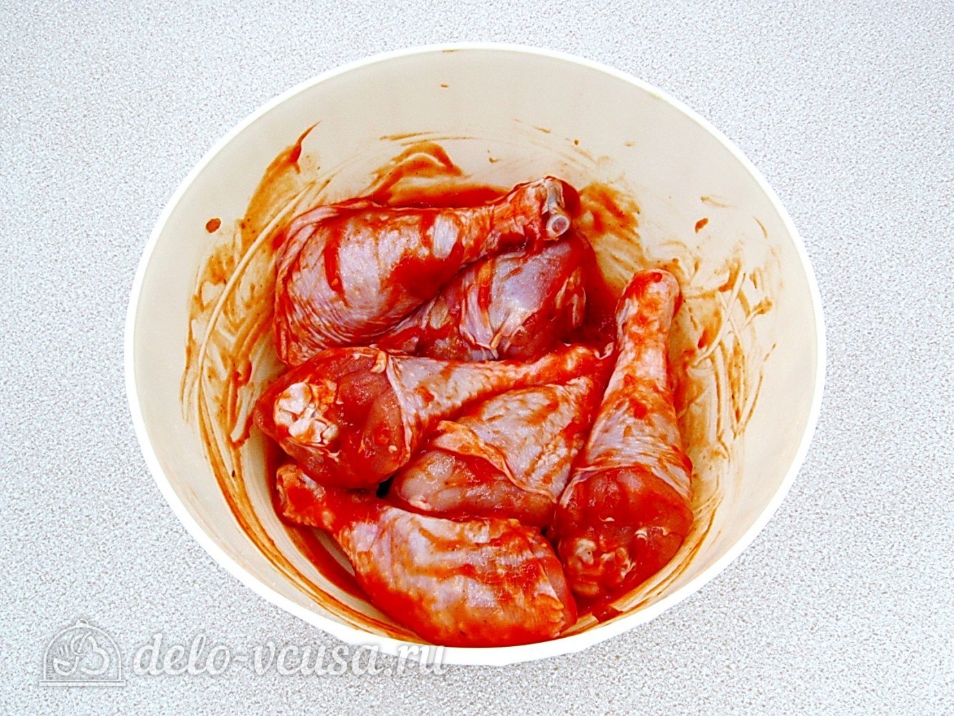 Шаг 3 приготовления Куриные голени с кетчупом в духовке