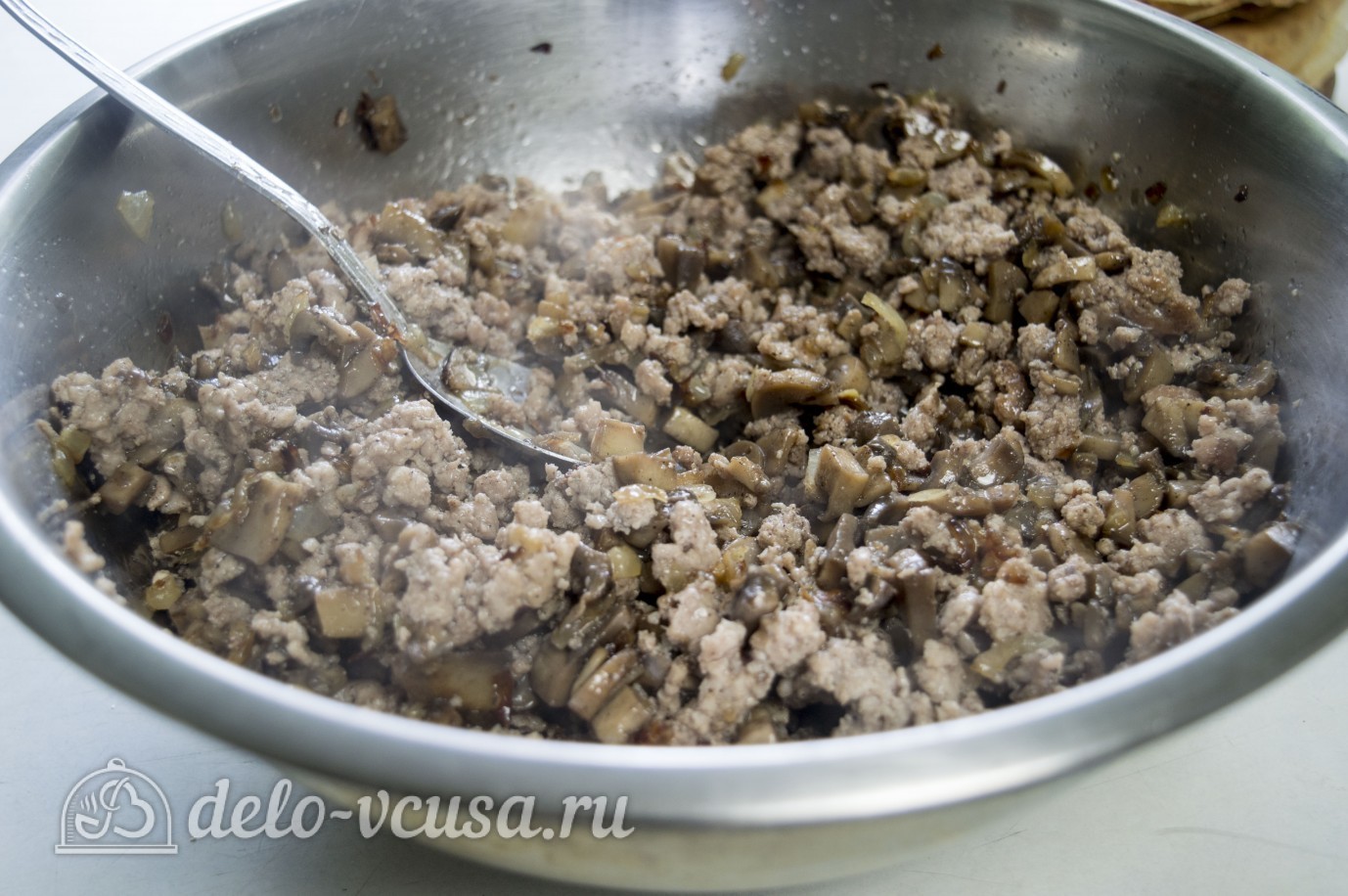 Шаг 12 приготовления Блины с грибами и мясом