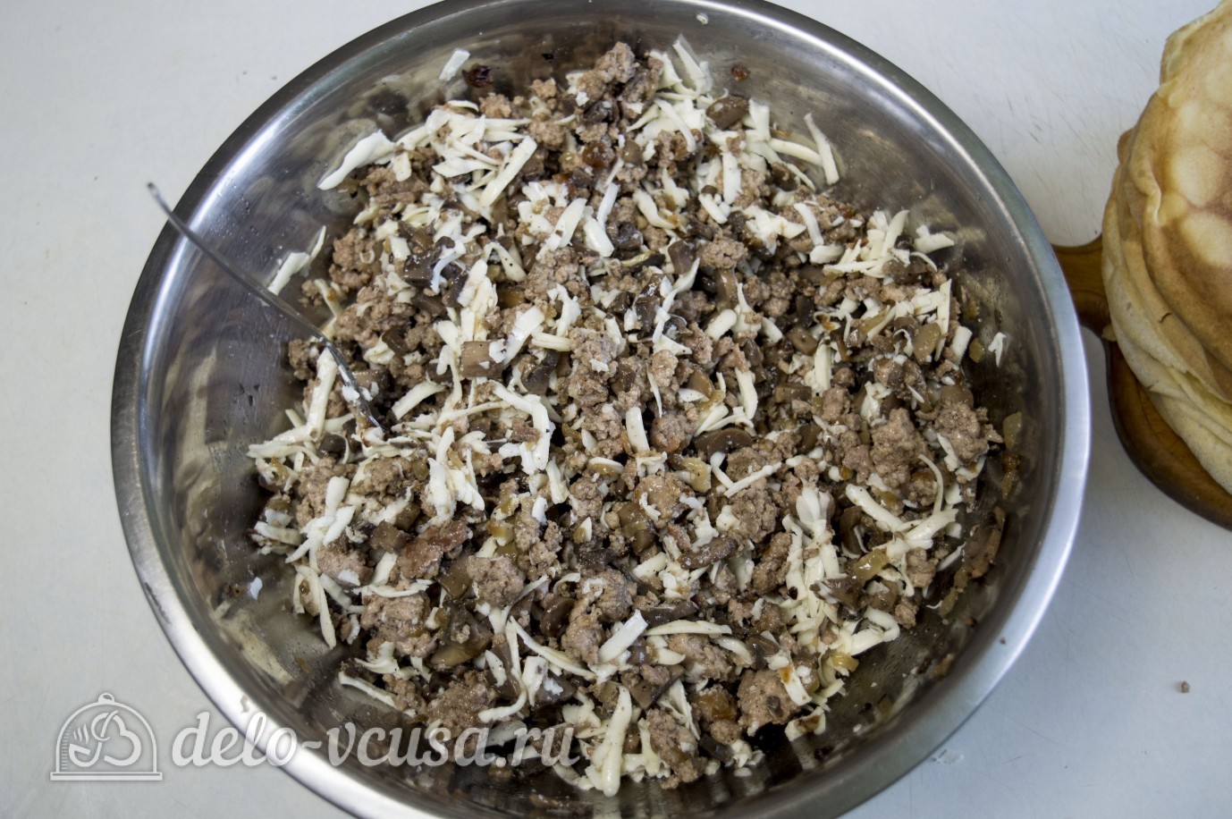 Шаг 13 приготовления Блины с грибами и мясом
