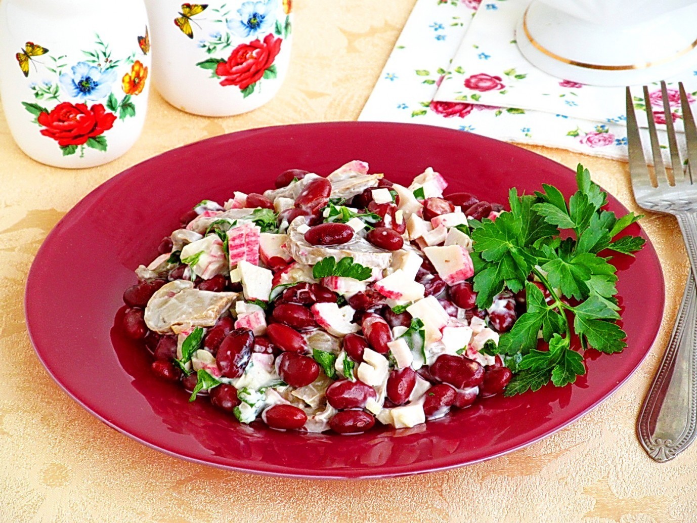 Обложка рецепта Крабовый салат с фасолью и грибами