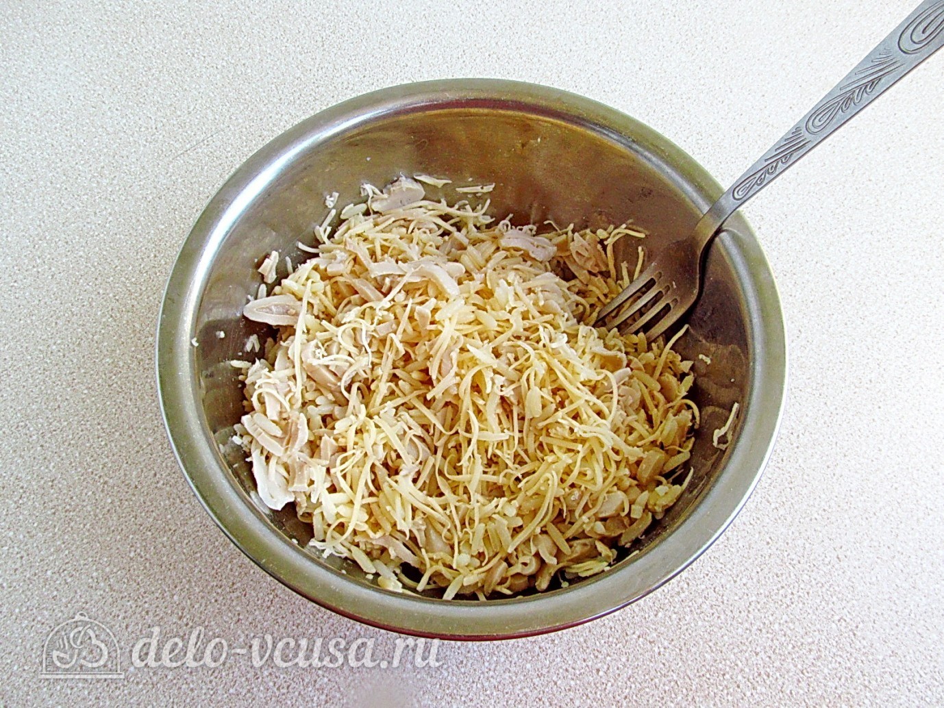 Шаг 6 приготовления Салат с кальмарами и рисом