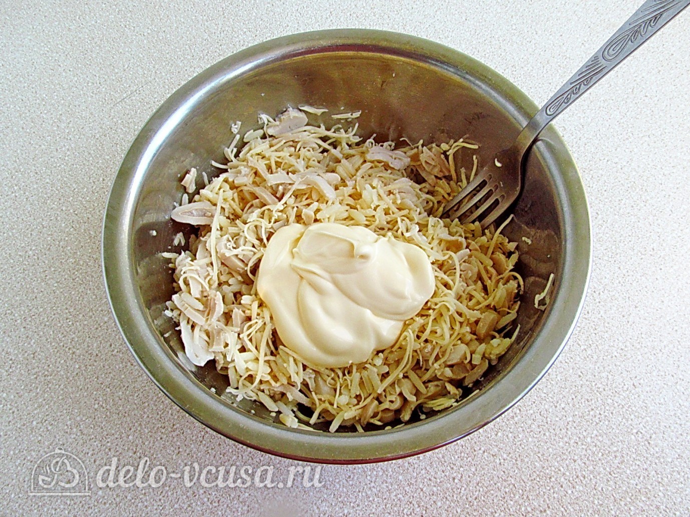 Шаг 7 приготовления Салат с кальмарами и рисом