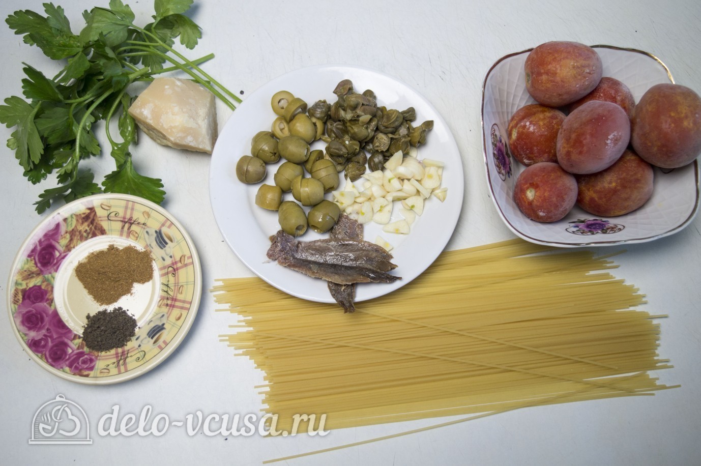 Ингредиенты Спагетти Путанеска с помидорами и анчоусами Фото ингредиенты Спагетти Путанеска с помидорами и анчоусами
