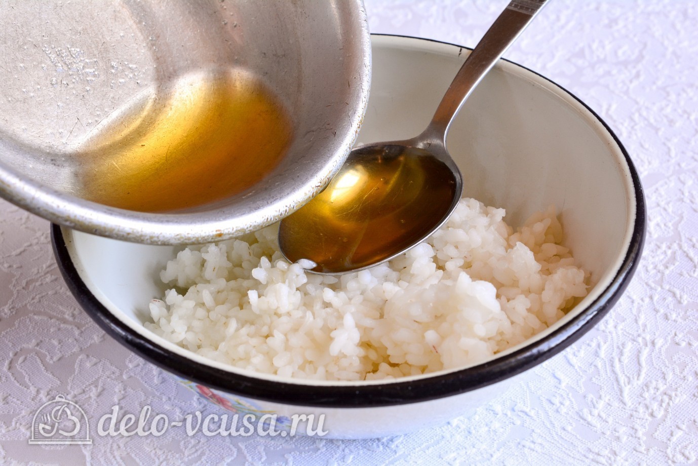 Шаг 3 приготовления Роллы с крабовыми палочками