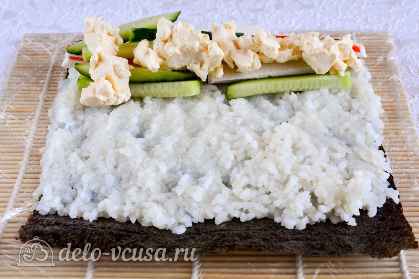 Шаг 7 приготовления Роллы с крабовыми палочками