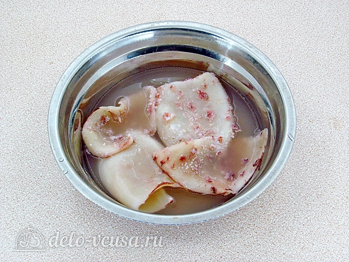 Шаг 1 приготовления Салат с кальмаром и свежим огурцом