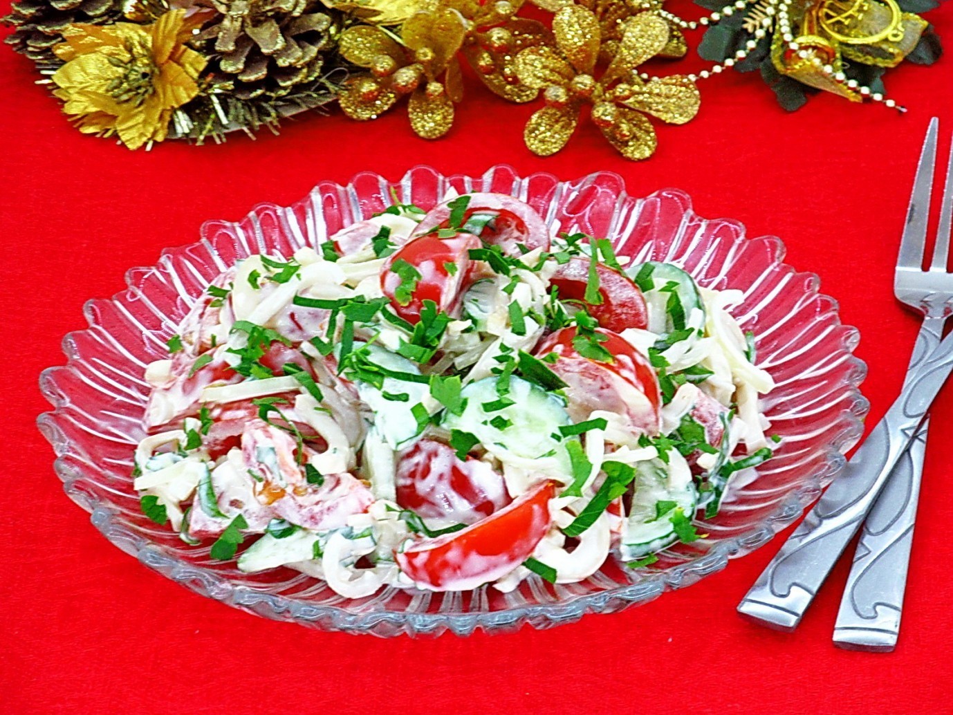 Обложка рецепта Салат с кальмаром и свежим огурцом