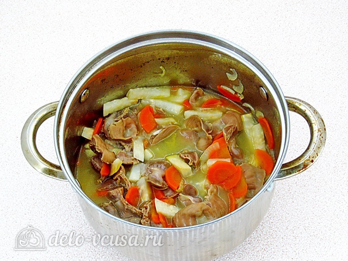 Шаг 7 приготовления Куриные желудки, тушенные в сметане